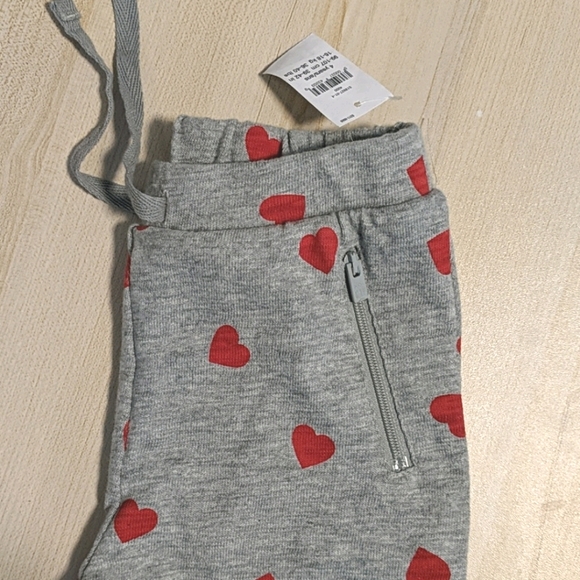 Sweats with hearts - Picture 2 of 4